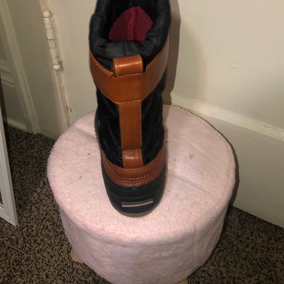 TOMMY HILFIGER WINTER BOOTS! - Picture 2 of 4